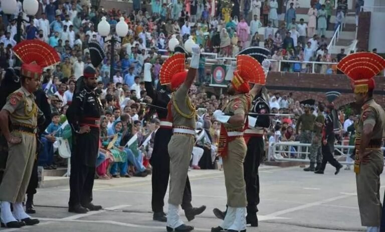 बॉर्डर पर फिर शुरू होगी रिट्रीट सेरेमनी, किसानों के लिए खुले फेंसिंग गेट