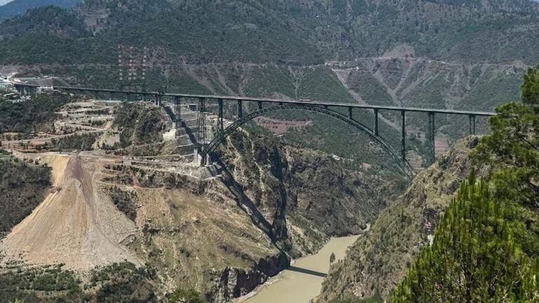 प्रधानमंत्री मोदी ने दुनिया के सबसे ऊंचे चिनाब रेलवे ब्रिज और अंजी केबल रेल पुल का उद्घाटन किया