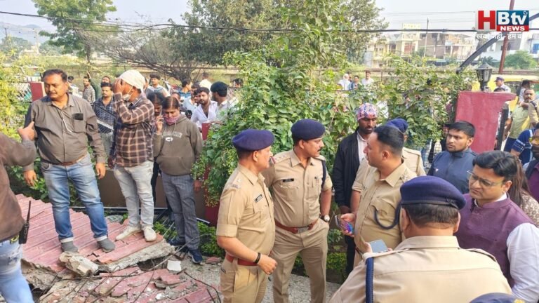 देवास में मकान का छज्जा गिरने से सेवानिवृत्त DSP की मौत, प्रशासन ने की जांच शुरू