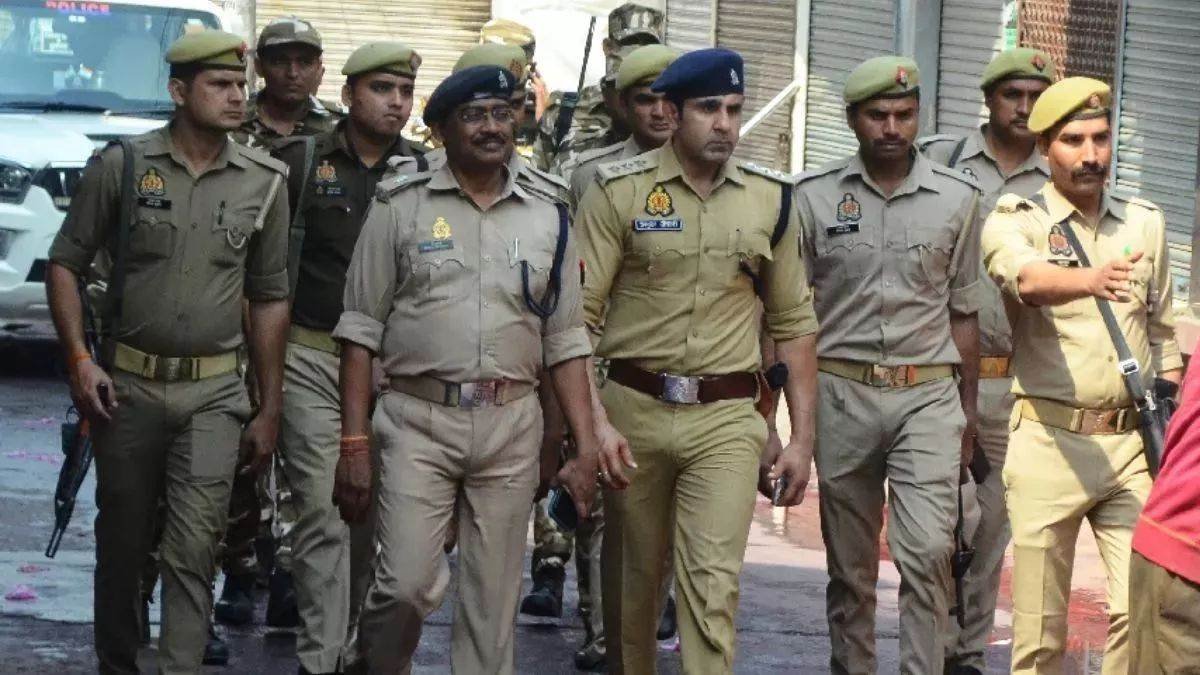 सीओ संभल अनुज चौधरी की क्लीन चिट निरस्त, उत्तर प्रदेश सरकार ने दिए दोबारा  जांच के आदेश - Sambhal CO Anuj Chaudharys Clean Chit Revoked UP Govt Orders  Reinvestigation