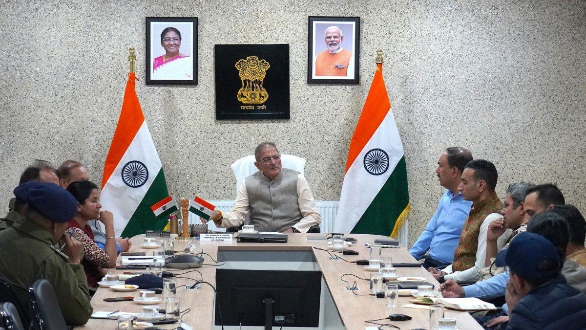 लेह में हिंसा के बाद लौटी जिंदगी और खुले बाजार, शोक के कारण इस साल नहीं  मनाया जाएगा दशहरा - Leh Business Resumes After Violence Security Tightened