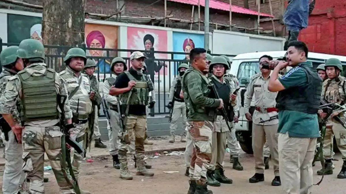 मणिपुर में सुरक्षाबलों का बड़ा एक्शन, प्रतिबंधित कुकी संगठन का चीफ और तीन उग्रवादी  गिरफ्तार - Manipur Security Forces Arrest Kuki Leader Seize Arms in  Crackdown