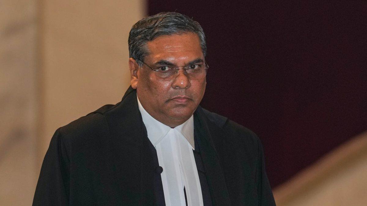 चुनाव आयुक्त की नियुक्ति के कानून को SC में चुनौती, CJI खन्ना ने सुनवाई से  खुद को किया अलग - Election commissioner appointment law challenged in SC  CJI Khanna recuses himself from