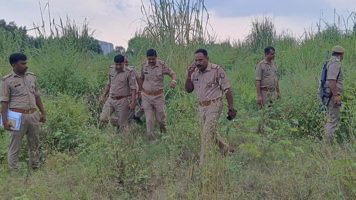 हापुड़ में 50 हजार का इनामी बदमाश मुठभेड़ में ढेर, बिहार में हत्या और डकैती के मामले में था वांटेड - UP Police Encounter Wanted Criminal Killed in Hapur Shootout