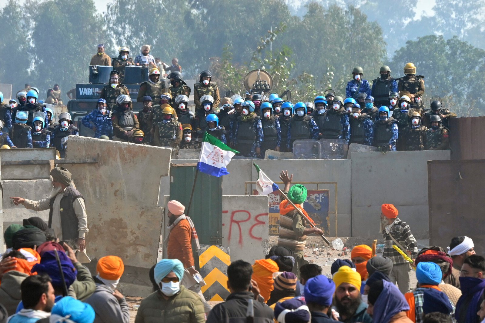हरियाणा पुलिस पर आरोप ,बोले किसान कैंप पर किया हमला, छह लोग लापता 2 Kisan Andolan : तीसरे दौर की बैठक भी बेनतीजा, किसानों ने दी संघर्ष को और तेज करने की चेतावनी - kisan andolan third round of meeting also inconclusive-mobile