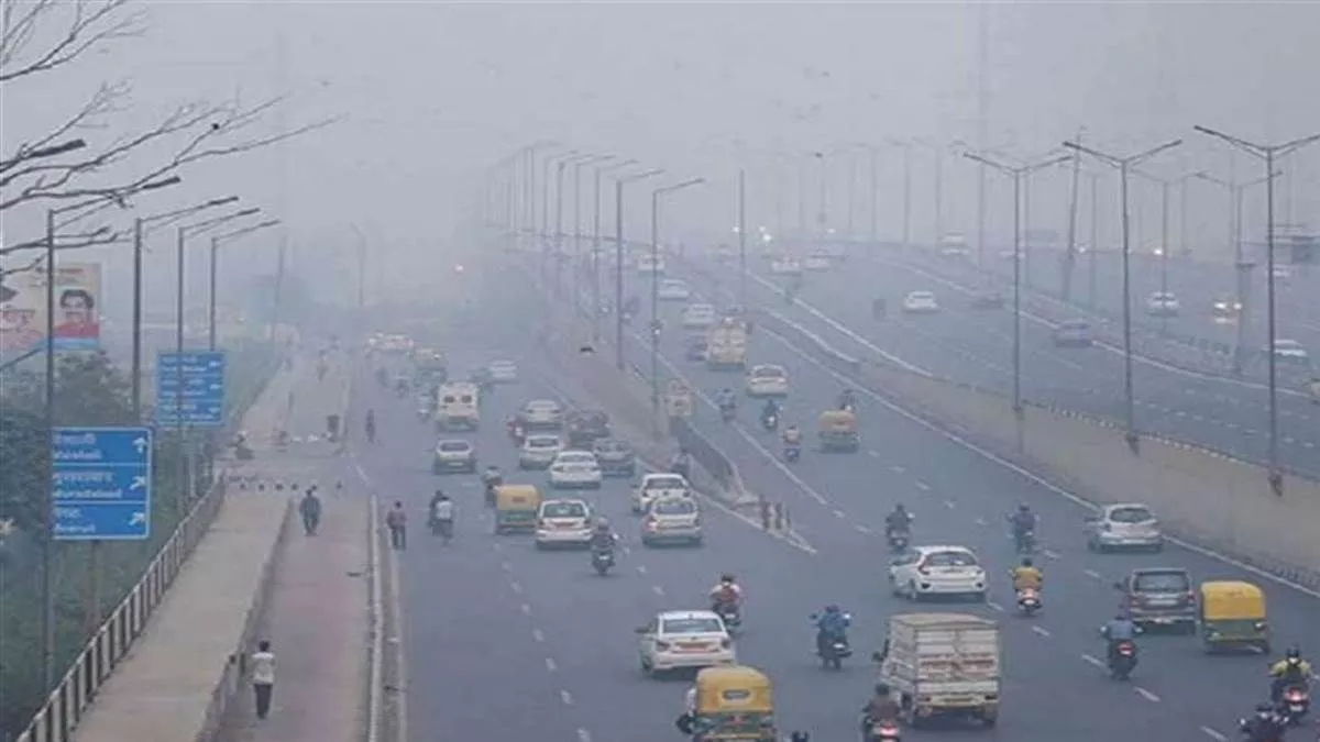 Delhi Pollution: इस बार दीपावली के दिन 8 साल में दिल्ली की हवा सबसे अच्छी,  पटाखे जलाने से फिर बढ़ सकता है प्रदूषण - ncr Delhi records best Diwali day air  quality