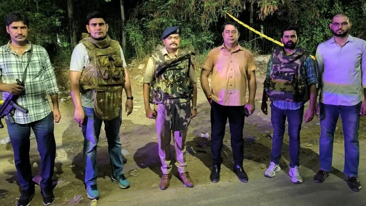 Delhi: लुटेरा ललित नेपाली पुलिस एनकाउंटर में हुआ घायल, STF ने बरामद किया जिंदा कारतूस और पिस्तौल | Times Now Navbharat