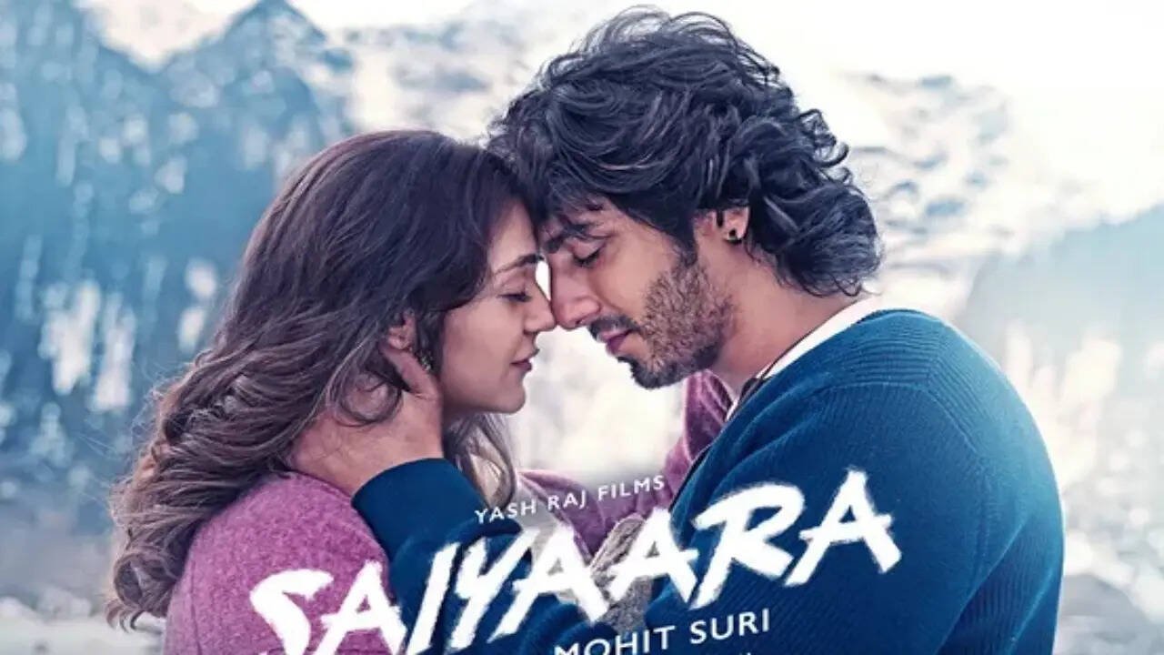 Saiyaara मूवी रिव्यू और रिलीज़ LIVE: चंकी पांडे ने भतीजे अहान को भेजा  प्यार, Saiyaara ने की रिकॉर्ड तोड़ शुरुआत | Times Now