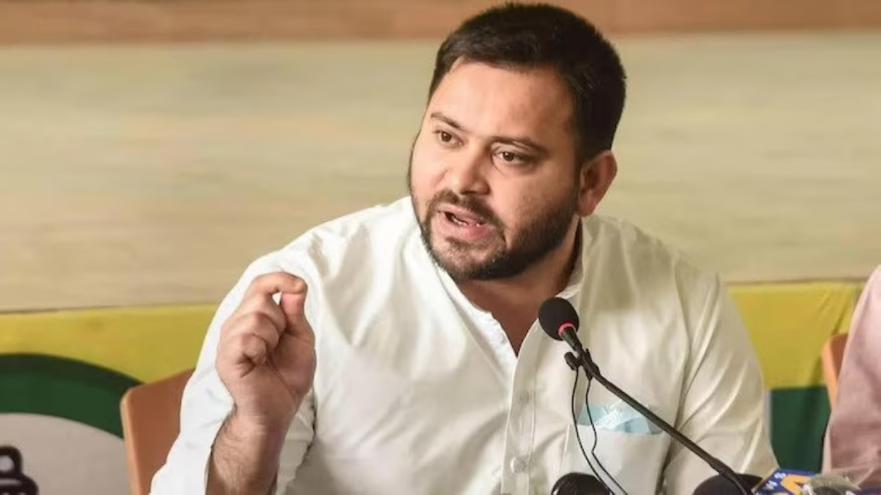 2 EPIC रखने के मामले में फंसे तेजस्वी बोले- चुनाव आयोग को जवाब दिया जाएगा,  इसमें कौन सी बड़ी बात है? | Times Now Navbharat