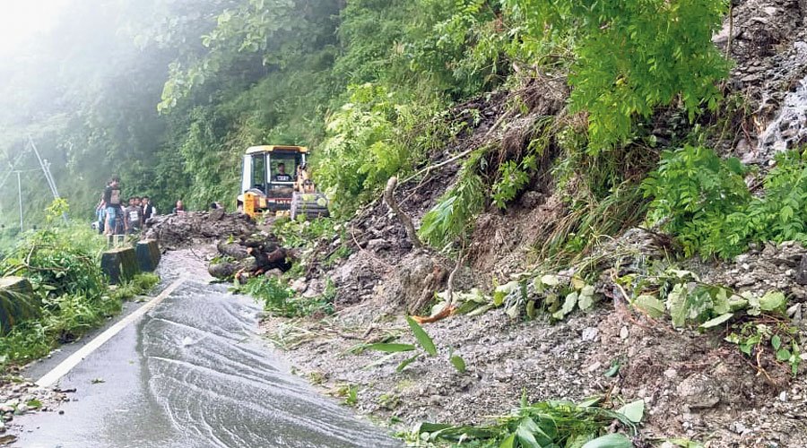 दार्जिलिंग | दार्जिलिंग में लगातार बारिश के बाद खाइयों से भूस्खलन का खतरा -  टेलीग्राफ इंडिया