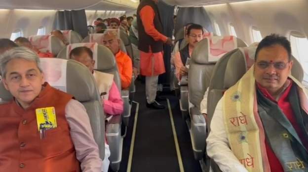 सांसदों, विधायकों और मंत्रियों सहित अयोध्या पहुुँचे राजस्थान सीएम