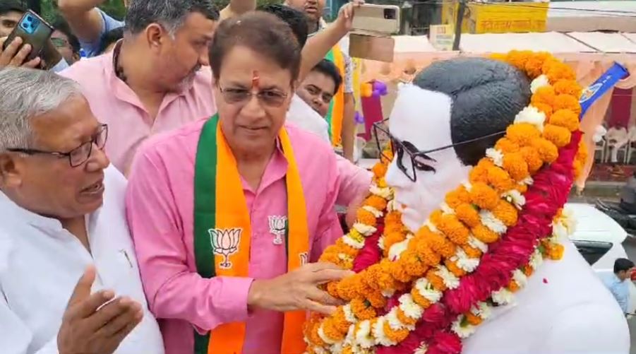 अरुण गोविल ने प्रचार किया तेज, बाबा साहेब को माल्यार्पण कर किया एससी बस्ती  का दौरा