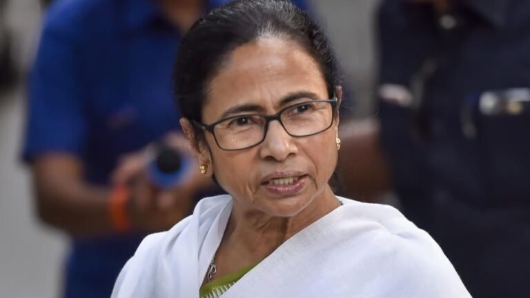 ममता ने वक्फ विधेयक पर केंद्र को घेरा, मुस्लिमों को निशाना बनाने का आरोप 
