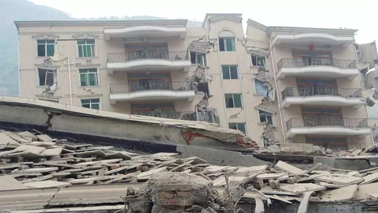 Russia earthquake tsunami also wreaked havoc alert | कुदरत का कहर! जोरदार ' भूकंप' से कांप उठी रूस की धरती, 'सुनामी' का भी दिखा तांडव | News Track in  Hindi