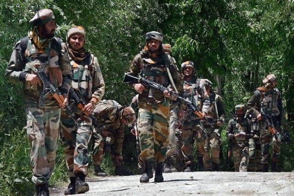 सेना ने तबाह किया बड़ा आतंकी ठिकाना, हथियार बरामद - army ravaged by major terrorist haven arms recovered-mobile