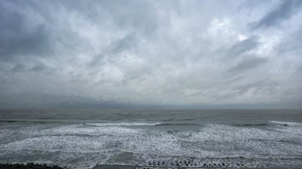 Cyclonic Storm Dana: 3 नवंबर से बदल जाएगा मौसम, 10 राज्यों में आंधी-तूफान, भारी बारिश का अलर्ट - imd weather forecast update cyclonic storm dana-mobile