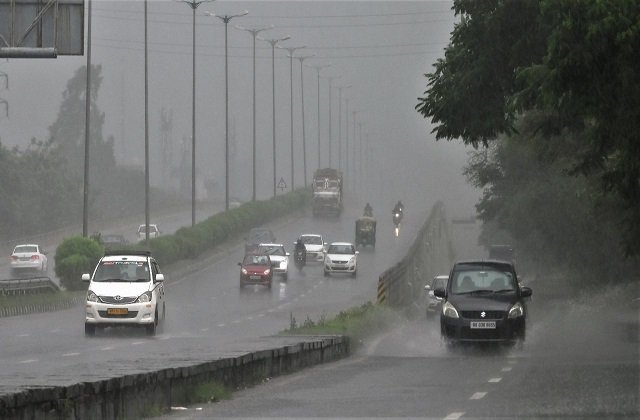 Rain Alert: भारी बारिश का Alert, जानें कब और कैसा रहेगा आगे के मौसम का हाल  - rain alert in chandigarh-mobile