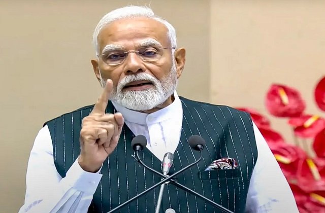 PM मोदी ने जुए पर लगाई लगाम...ई-स्पोर्ट्स को बढ़ावा, जानें क्या है नया  गेमिंग कानून - pm modi puts a stop to gambling promotion of e sports-mobile