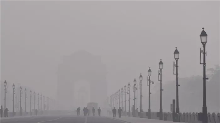 Delhi Pollution: अगले दो-तीन दिन में फिर 'गैस का चैंबर' बन जाएगी दिल्ली,  लगातार तीसरे दिन जहरीली हवा में ली सांस - ncr Delhi Air Pollution delhiites  continue taking breath in poisonous air situation will worsen after AQI  severe category become gas chamber