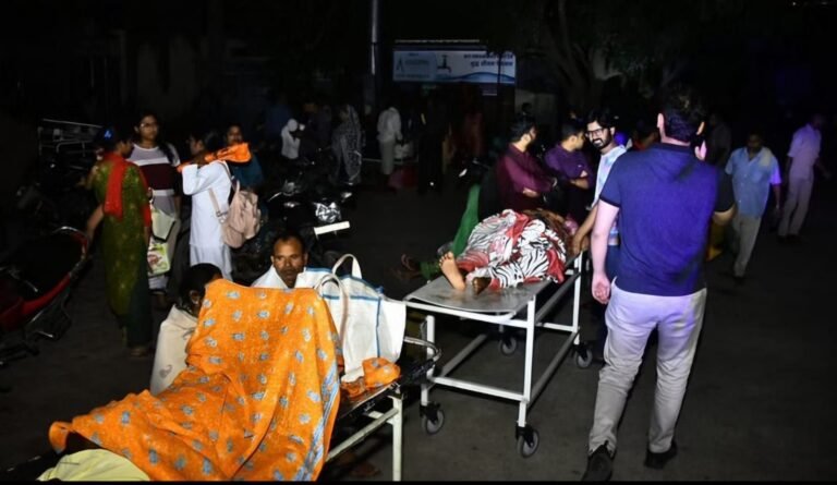 लखनऊ के लोकबंधु अस्पताल में आग, एक की मौत, 250 मरीजों को दूसरे स्थान पर किया शिफ्ट