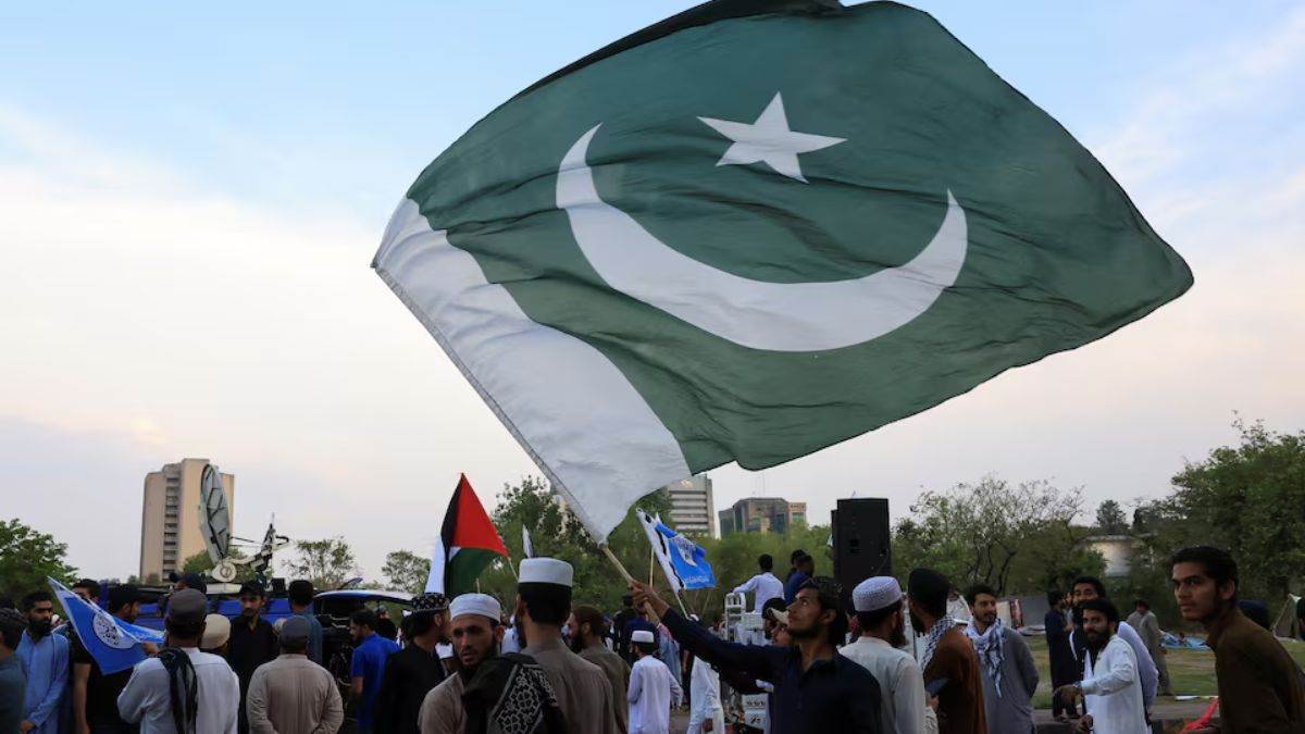 धार्मिक पवित्रता के बहाने जबरन वसूली का गंदा खेल, पाकिस्तान में ईश निंदा के  अपराध में ऐसे फंसाए जा रहे लोग - Pakistan Online Blasphemy Cases and  Arrests Surge ...