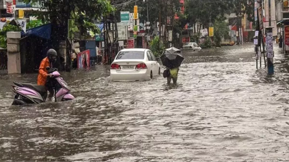 Monsoon की पहली बारिश से तबाही, कहीं बाढ़ जैसे हालात तो कहीं गिरा मकान;  अलग-अलग हादसों में 13 लोगों की मौत - Monsoon rain Caused Devastation flood  like situation at some places