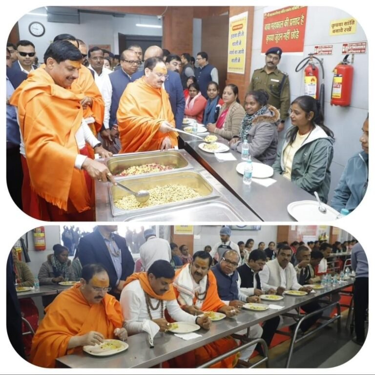 केंद्रीय स्वास्थ्य मंत्री जेपी नड्डा ने महाकाल अन्न क्षेत्र में की प्रसादी सेवा, सीएम मोहन यादव के साथ खुद भी किया प्रसाद ग्रहण