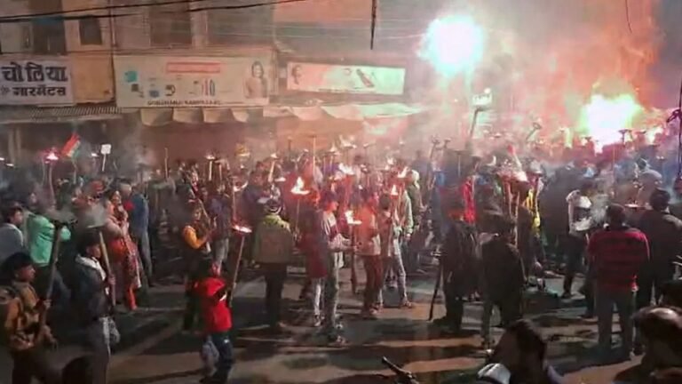 मध्यप्रदेश के खंडवा में मशाल जुलूस के दौरान भड़की आग, 50 से ज्यादा लोग झुलसे, 12 अस्पताल में भर्ती