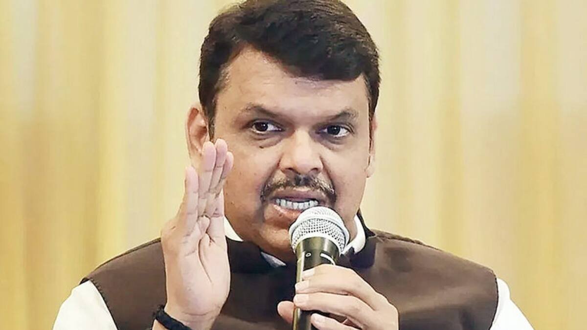 Chhatrapati Shivaji Maharaj statue collapse incident Devendra Fadnavis  attack on MVA | चुनाव से पहले शिवाजी को लेकर BJP ने याद दिला दी वो कौन सी  बात, जो कांग्रेस के लिए बन