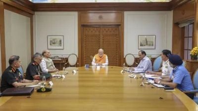 आतंक के खिलाफ कड़ी कार्रवाई के संकेत, सशस्त्र बलों को मिली खुली छूट