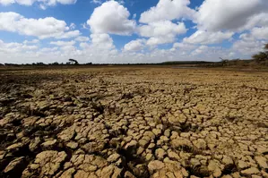 जलवायु परिवर्तन विस्थापित लोगों के लिए खतरा बढ़ा रहा है: Report | Climate  change is increasing the risk for displaced people: Report