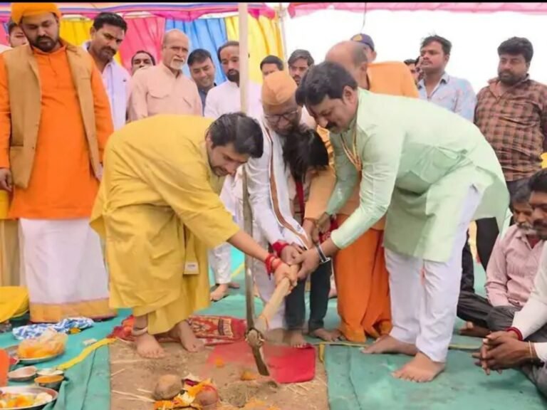 बागेश्वरधाम के पीठाधीश्वर पं.धीरेंद्र शास्त्री के हिंदू ग्राम बसाने पर बवाल, कांग्रेस ने मांगी मुस्लिम, ईसाई, सिख गांव की अनुमति