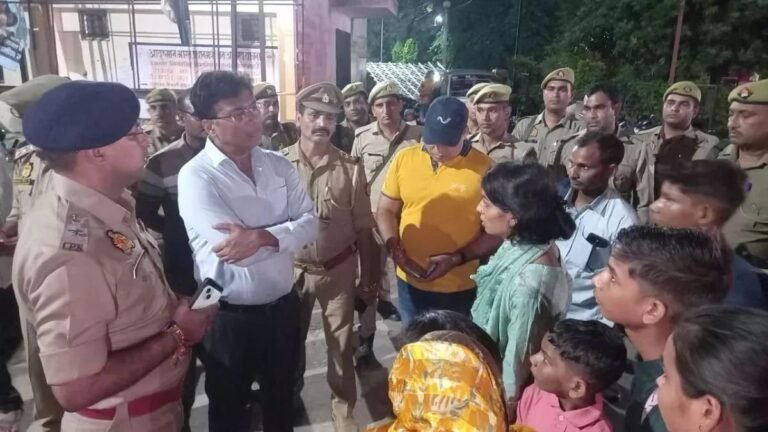 मैनपुरी में तेज रफ्तार बस पलटी, 20 यात्री घायल, एक महिला गंभीर