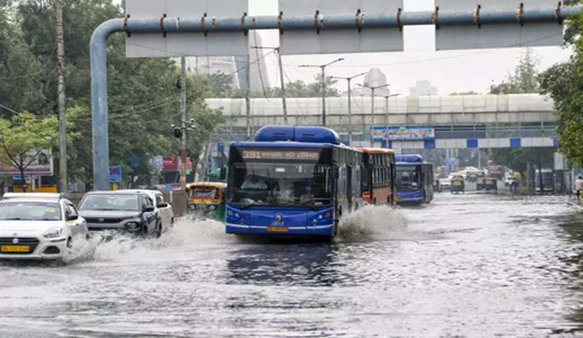 देश के कई राज्यों में भारी बारिश का कहर, आम जनजीवन प्रभावित | Heavy rains  wreak havoc in many states of the country, normal life affected | देश के कई  राज्यों में