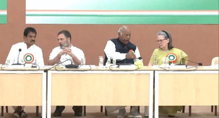 गुजरात में कांग्रेस की बैठक में बोले राहुल गांधी-हम दलित, ब्राह्मण और मुस्लिम में उलझे रहे, ओबीसी भी चले गए