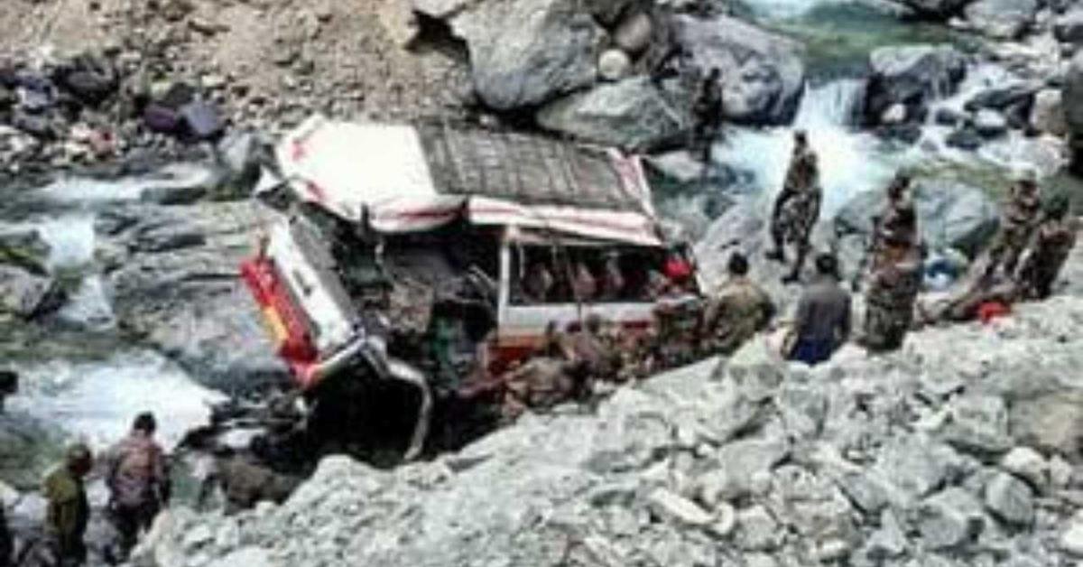 जम्मू कश्मीर : आईटीबीपी जवानों को ले जा रही बस खाई में गिरी, 7 जवानों की मौत, 30 घायल | Loktej भारत News - Loktej