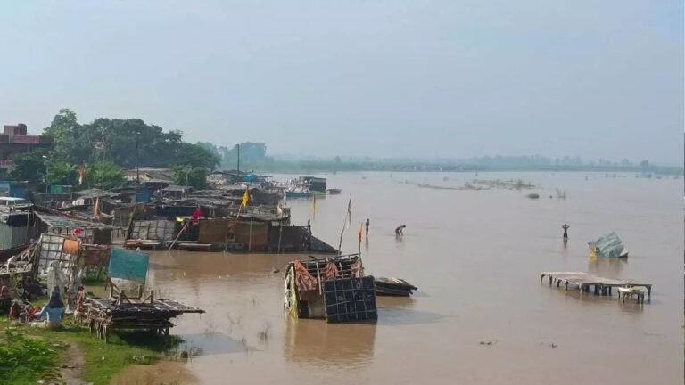 पूर्वोत्तर भारत में भारी बारिश और बाढ़ का कहर जारी , 50 से अधिक लोगों की मौत, लाखों प्रभावित
