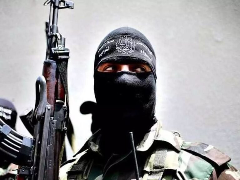 भारत की जड़ें खोदने का मंसूबा  लिए पाकिस्तान गए वहीं  जड़ हो गए, भगोड़े घोषित 