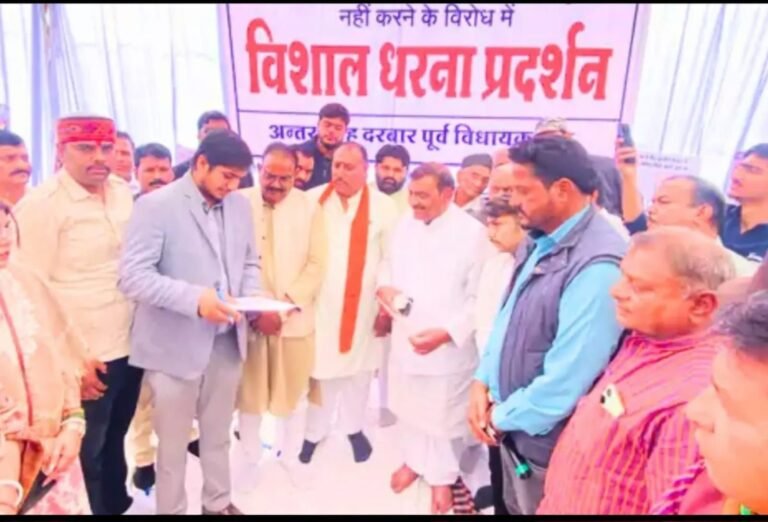 महू में राहुल गांधी के कार्यक्रम से पहले सियासी ड्रामा, अब भाजपाई बने दरबार ने कांग्रेस से मांगे 52 लाख रुपए, दिया धरना