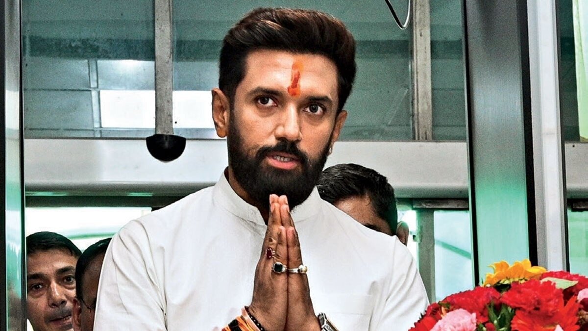 बिहार में जीत के बाद नीतीश ही होंगे सीएम', चिराग ने किया साफ, तेजस्वी पर भी पलटवार - Nitish to be CM again his son welcome to enter politics said Chirag paswan