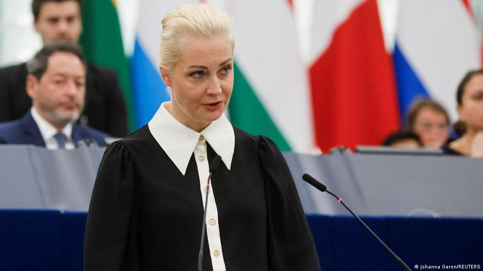 यूलिया नावाल्ने ने यूरोपीय संसद में कहा, पुतिन को ऐसे हराएं – DW – 28.02. 2024