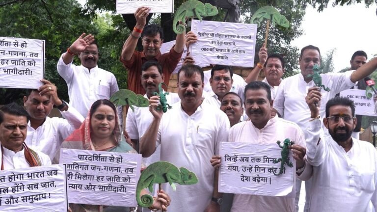 क्या इस बार भी ‘खिलौनों’ से खेलती रहेगी कांग्रेस, विधानसभा में एक बार फिर ‘गिरगिट’ लेकर पहुंच गए नेता प्रतिपक्ष सिंघार