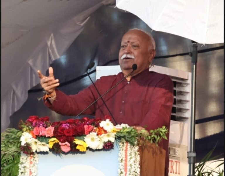 संघ प्रमुख मोहन भागवत इंदौर में बोले-भारत पीछे रहने वाला देश नहीं है, हम दुनिया को बता सकते हैं हमारे पास क्या है