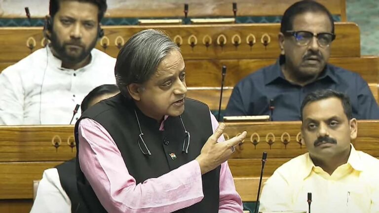 मनरेगा पर चर्चा के दौरान शशि थरूर ने सरकार पर साधा निशाना, कहा-राम का नाम बदनाम न करो, प्रियंका ने कहा-नाम बदलने की सनक क्यों?