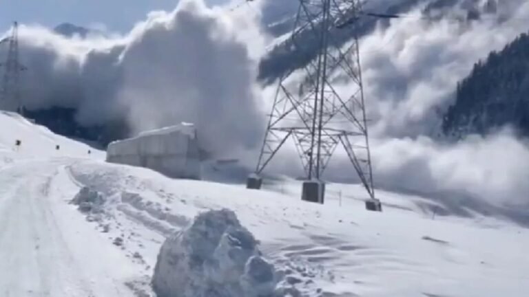 सोनमर्ग में तबाही का मंजर: गांदरबल के सरबल में भीषण हिमस्खलन, CCTV में कैद हुई डरावनी तस्वीरें