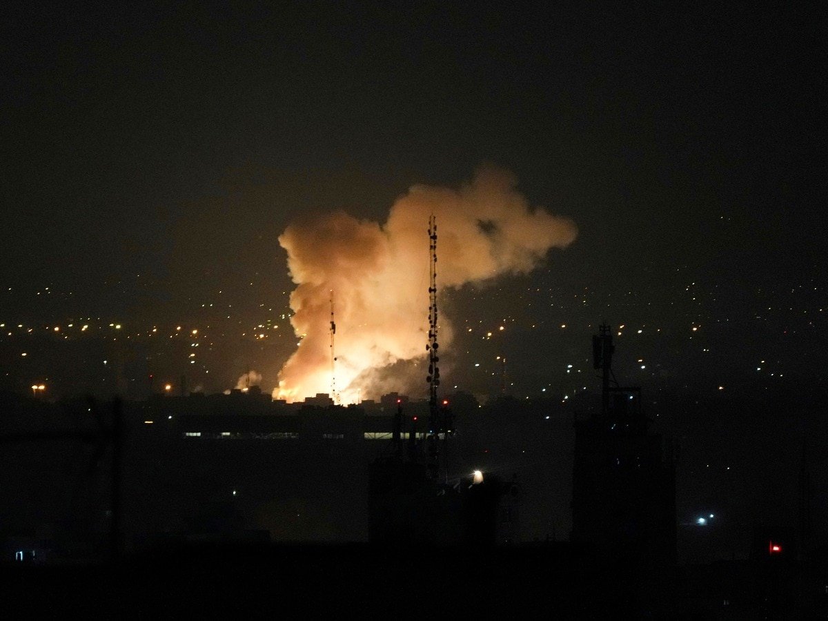 Israel attack iran air force air strikes in Tehran on Friday इजरायल ने ईरान  पर कर दिया बहुत बड़ा हमला, परमाणु ठिकानों पर अटैक, International Hindi News  - Hindustan