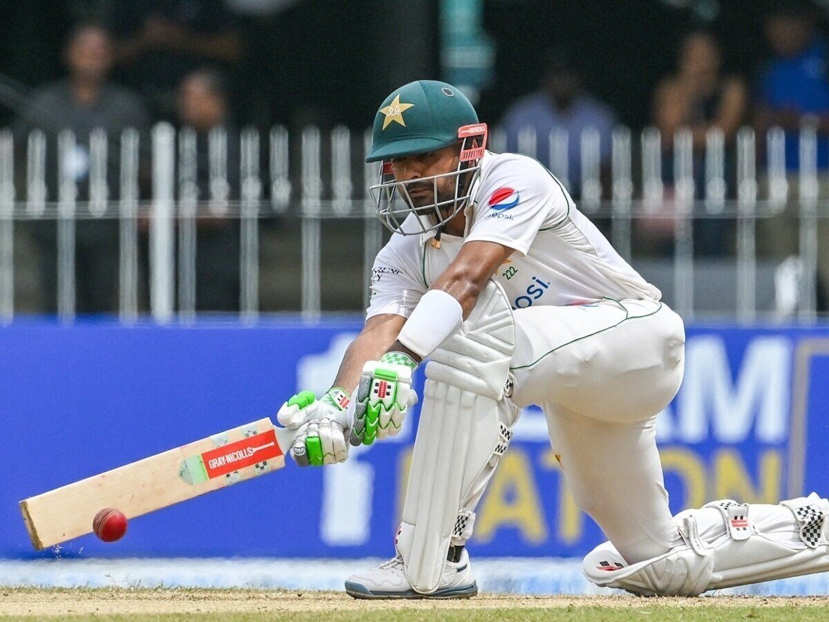 you become arrogant missed triple century Babar Azam trolled by Cricket  fans after bagging duck in PAK vs BAN 1st Test PAK vs BAN: घमंड ले डूबा,  ट्रिपल सेंचुरी से चूक गए...आखिर