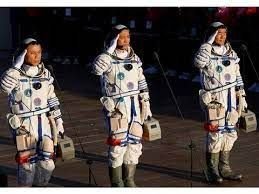 चीन; तीन अंतरिक्ष यात्रियों को लेकर स्पेस स्टेशन पहुंचा अंतरिक्ष यान 