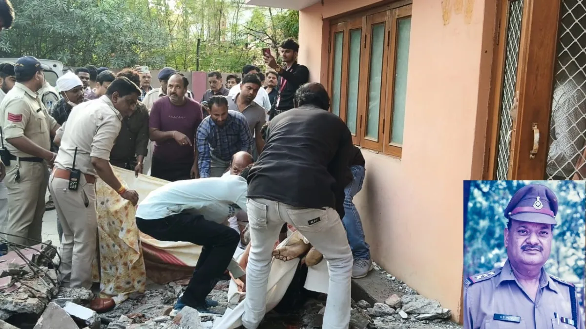 देवास में दर्दनाक हादसा... ट्रेन गुजरने से मकान में हुआ कंपन, छज्जा गिरने से सेवानिवृत्त डीएसपी की मौत - tragic accident in dewas retired dsp dies as balcony collapses due ...