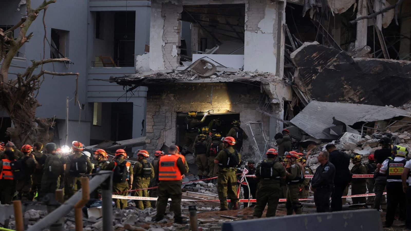 Israel-Iran War: 'तेहरान से तुरंत बाहर निकलें'; भारतीय दूतावास ने जारी की  एडवाइजरी, ईरान से निकाले गए 100 भारतीयों का जत्था आर्मेनिया सीमा पर पहुंचा  ...